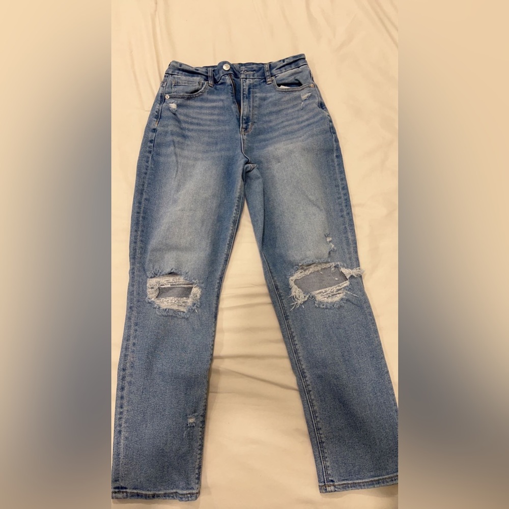 American Eagle mom jeans. Size 6 regular